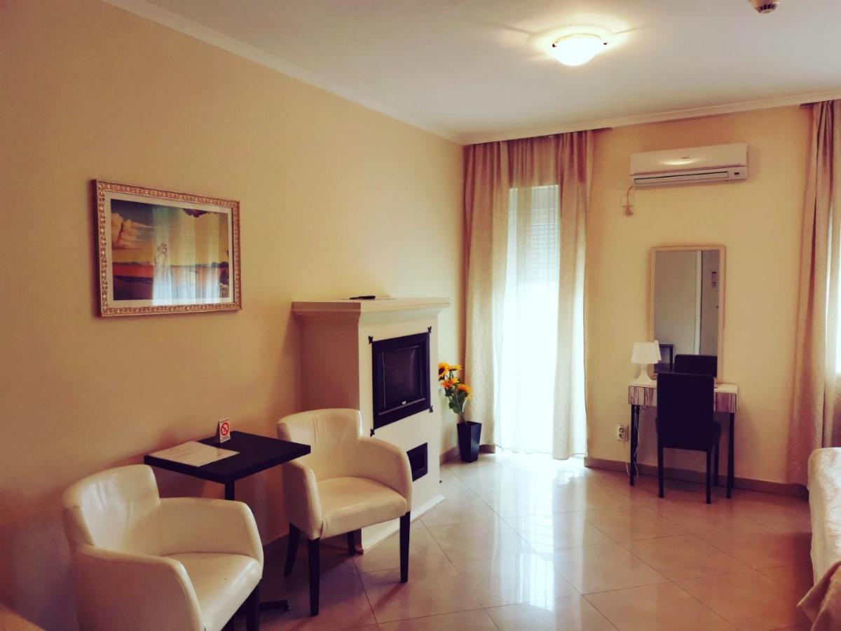 Garni Hotel Dash Újvidék Kültér fotó