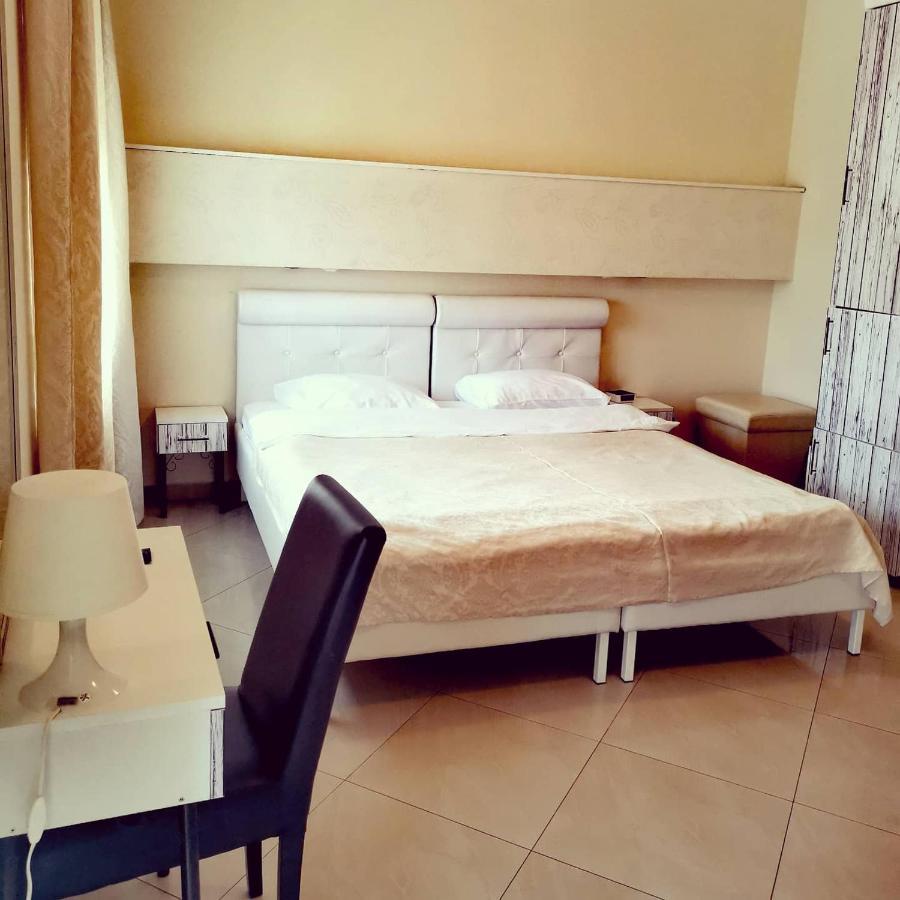 Garni Hotel Dash Újvidék Kültér fotó