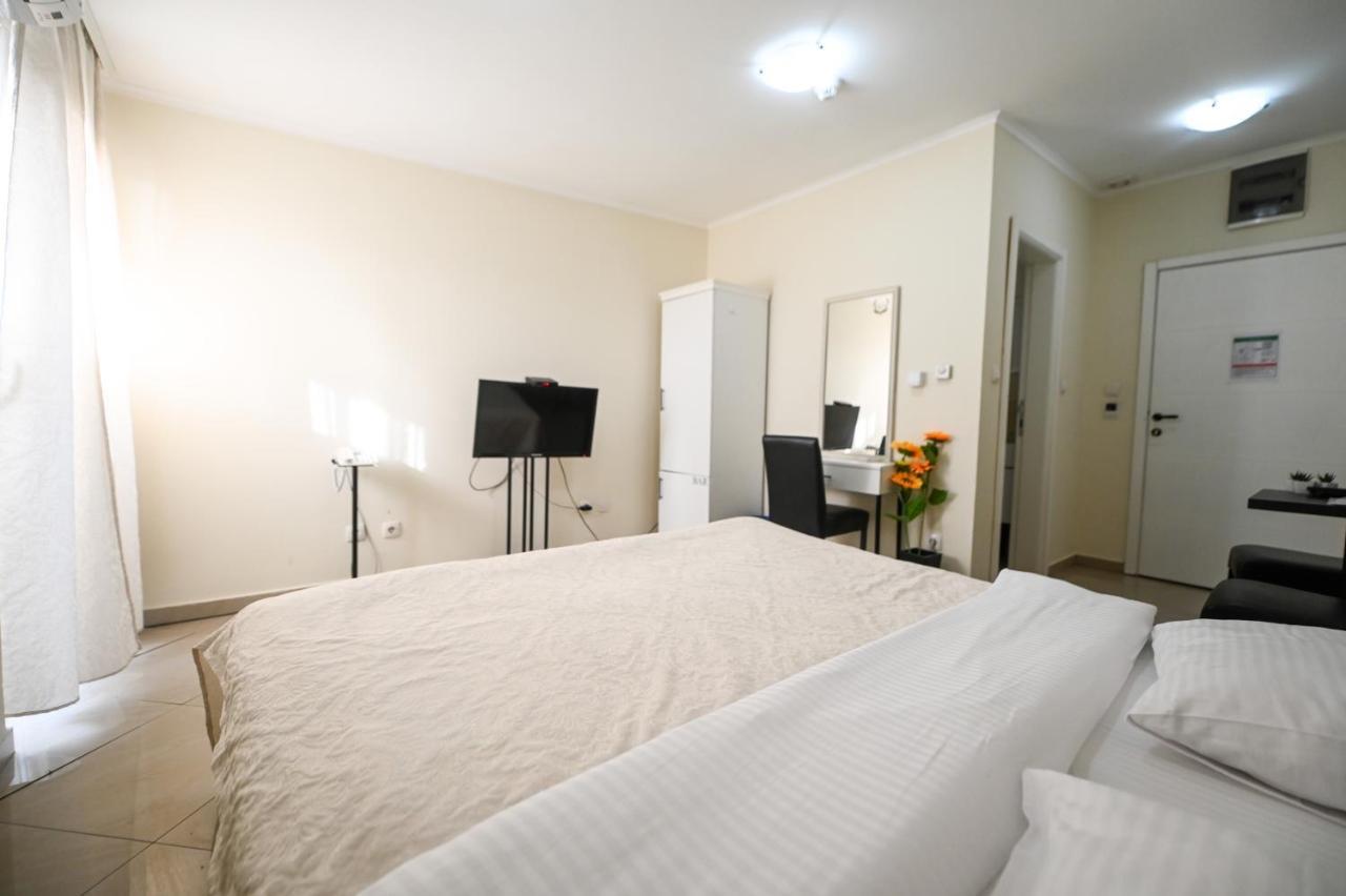 Garni Hotel Dash Újvidék Kültér fotó