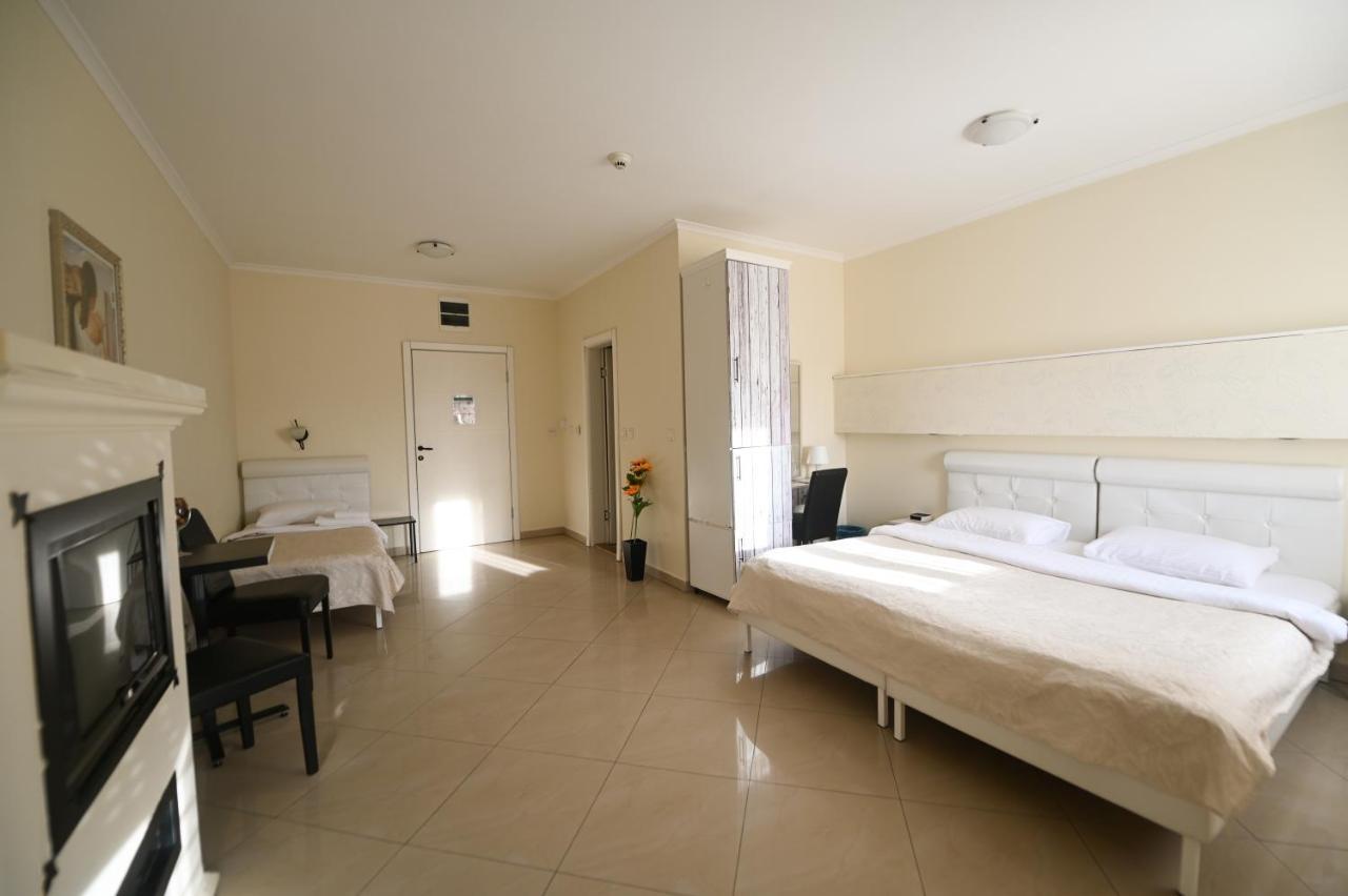 Garni Hotel Dash Újvidék Kültér fotó