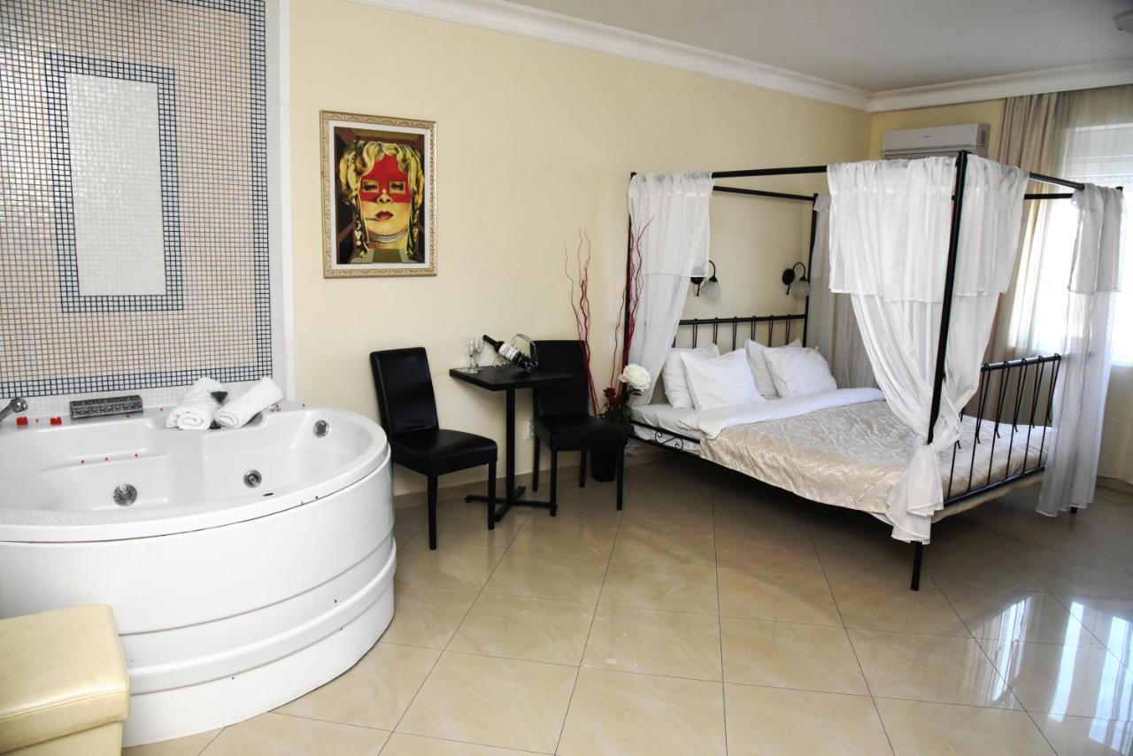 Garni Hotel Dash Újvidék Kültér fotó